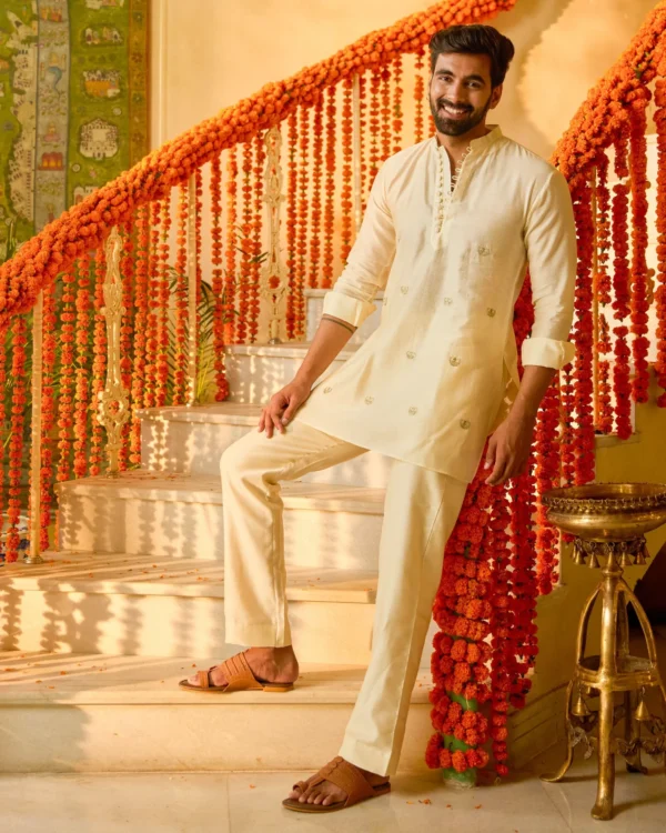 Kunwar Off White Embroidered Chanderi Kurta